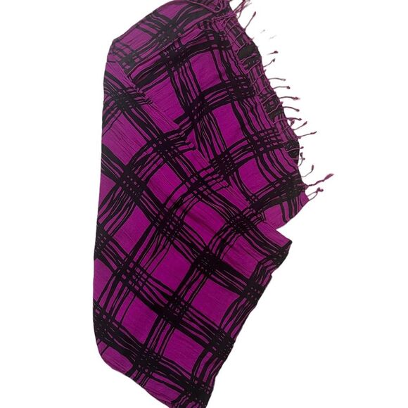 Purple and black plaid pattern scarf - Picture 2 of 3